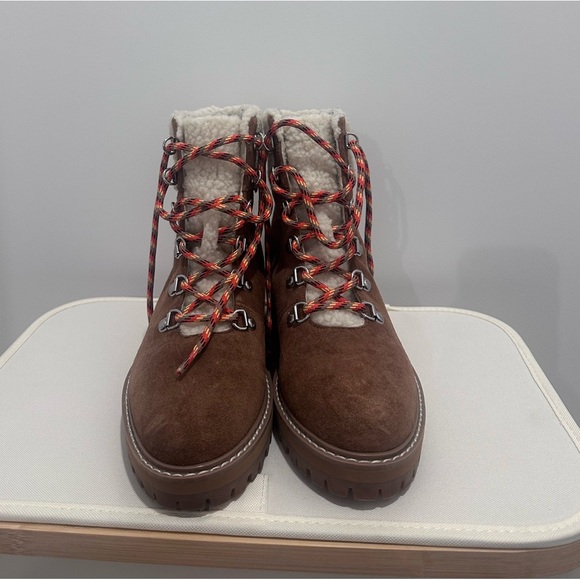 Villa Rouge size 7 winter boots - like new - Picture 1 of 6